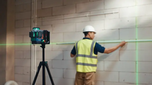 Leveling pasti akurat dengan Cordless Laser Level berteknologi laser hijau!