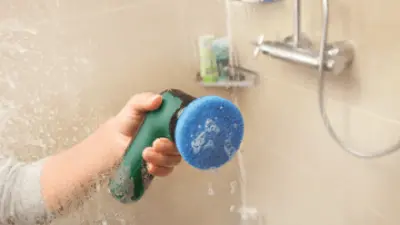Limescale on shower glass? Disappears quickly! 