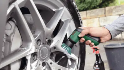 Eliminates stubborn dirt on tyre rims