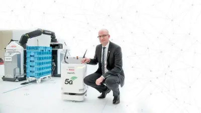 How is the 5G-ACIA achieving its goal?